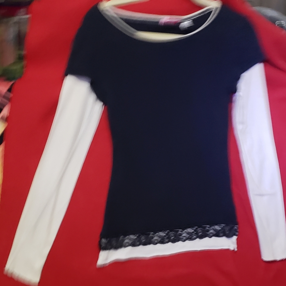 Vintage Outlooks- Fitted Scoopneck all cotton T-Shirt w Lace trim-med-pre-luved